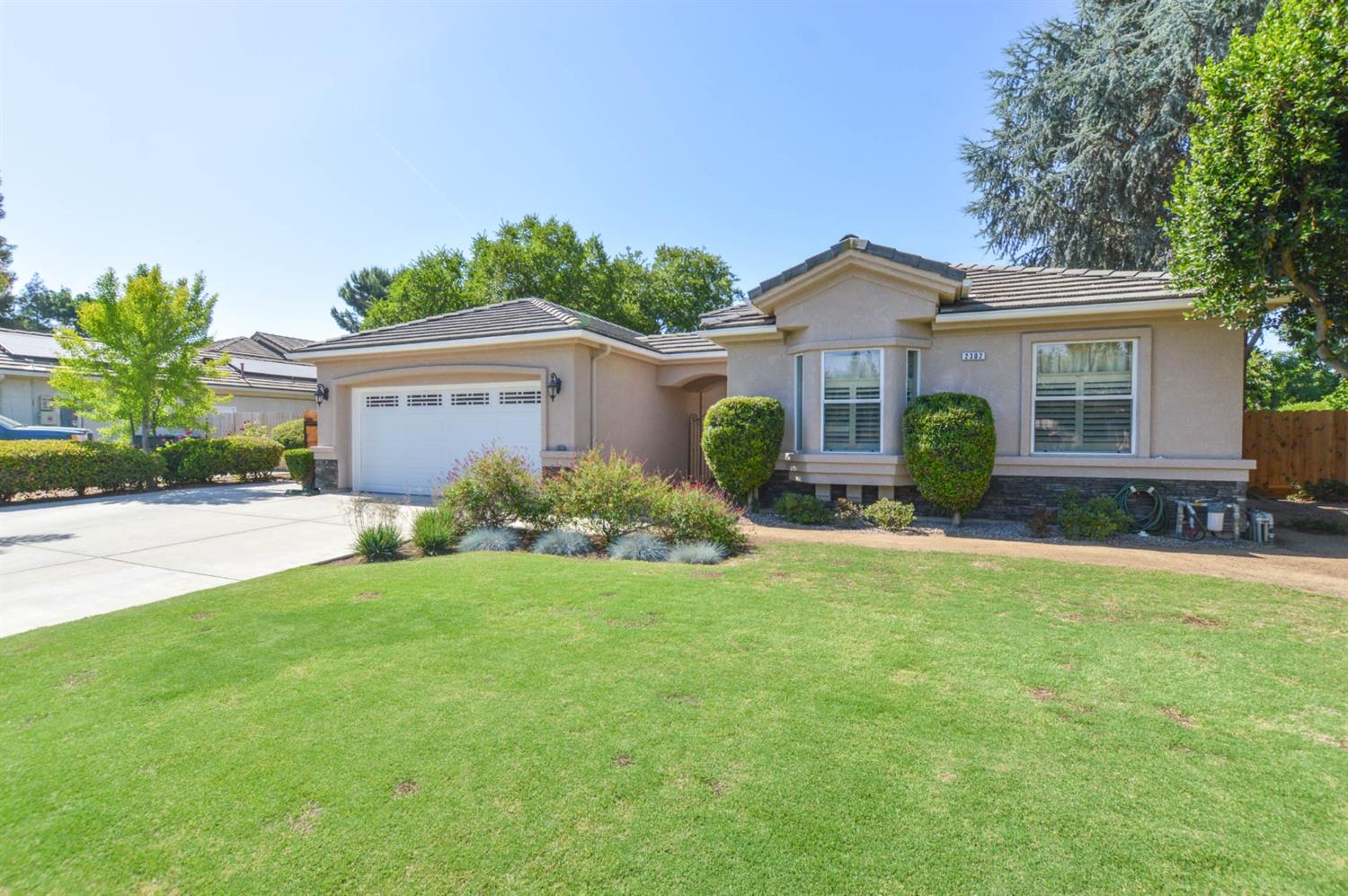 2302 Fairmont Avenue Clovis, CA 93611 - Photo 2 of 39