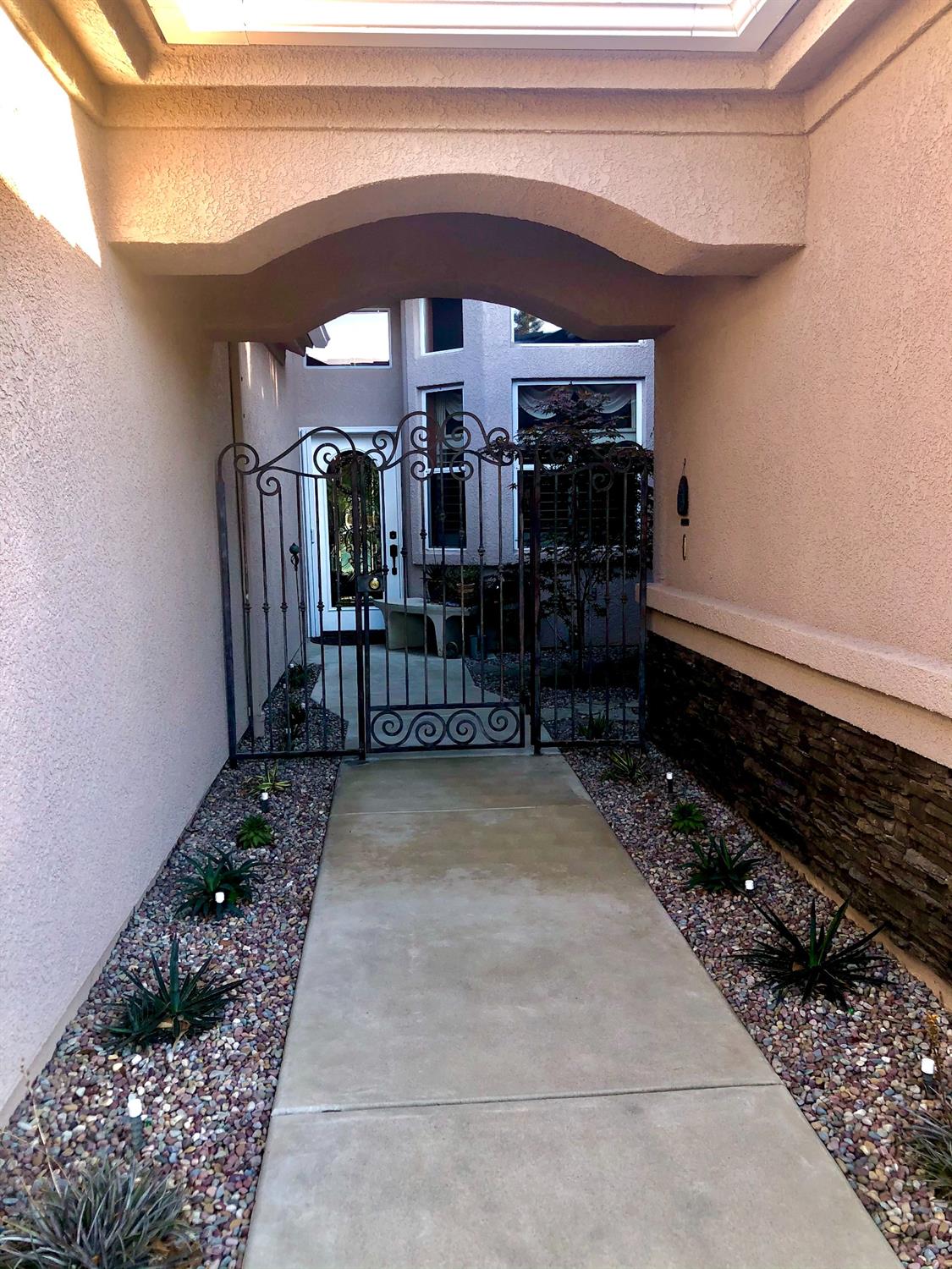 2302 Fairmont Avenue Clovis, CA 93611 - Photo 4 of 39