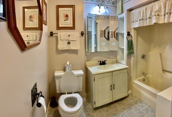 164 Ingham Street Chicopee, MA 01020 - Photo 18 of 40 Gallery Image 18