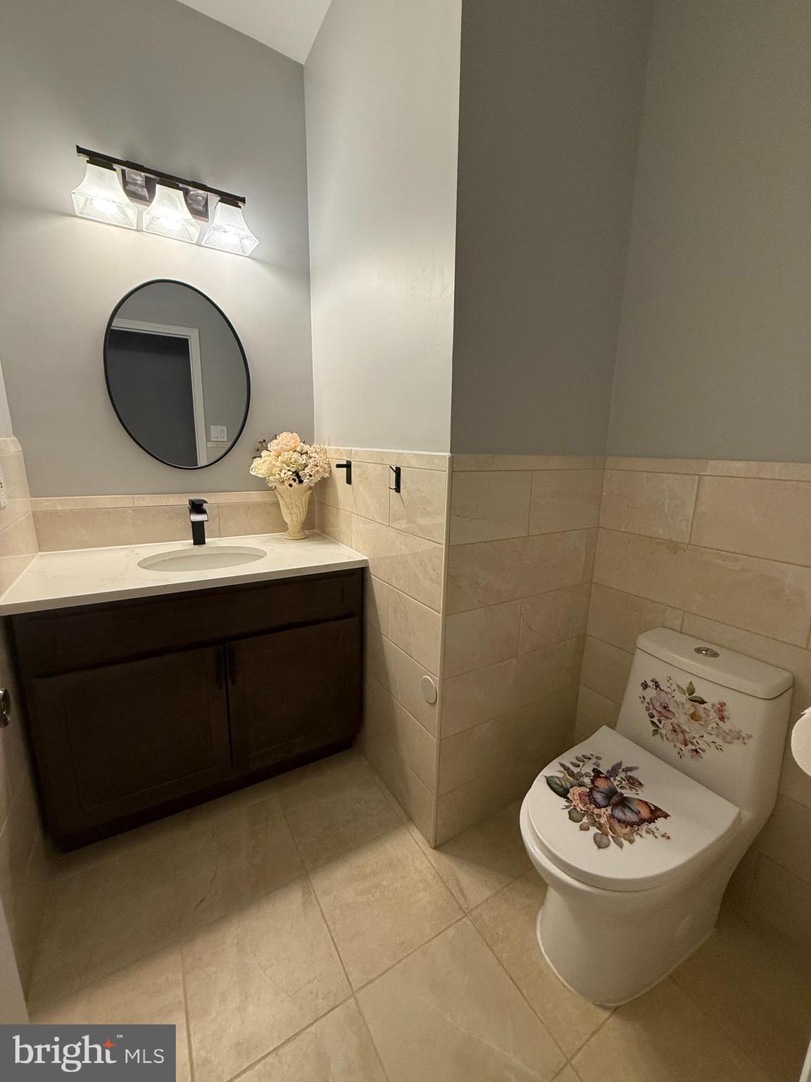15 Coburn Road Pennington, NJ 08534 - Photo 10 of 30 a bathroom with a toilet a sink and mirror