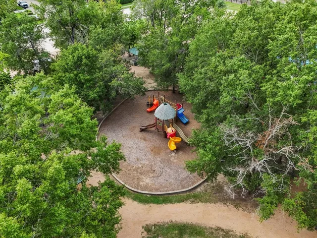 a view of outdoor entertaining space