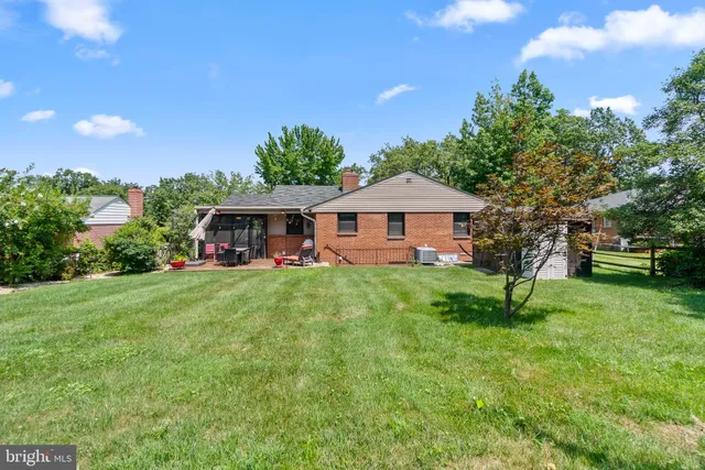 a view of backyard with barbeque grill and a tub