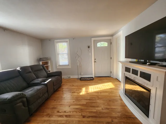 $224,900 | 112 Anderson Avenue, Joliet, IL 60433