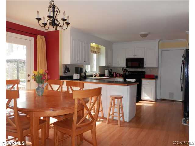 5906 Waters Edge Road Midlothian, VA 23112 - Photo 3 of 13 Kitchen