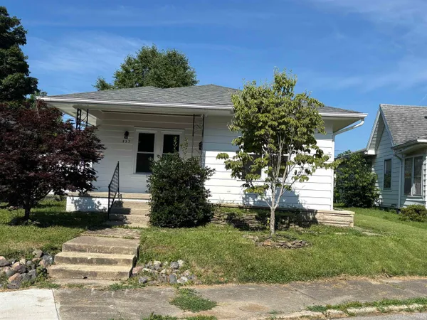 $137,500 | 853 Ridgeway Avenue, Vincennes, IN 47591