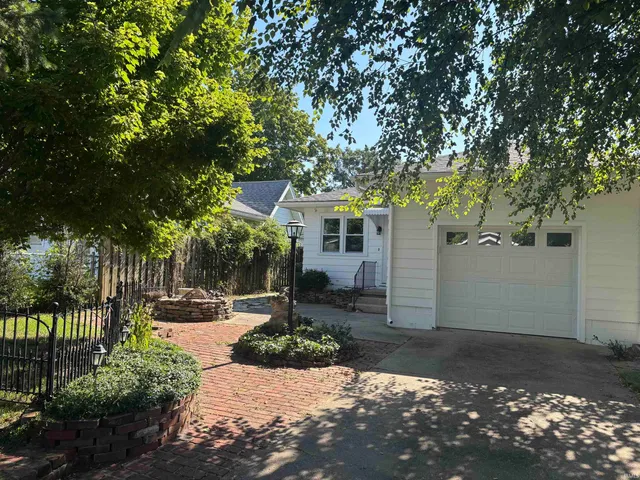 $139,900 | 853 Ridgeway Avenue, Vincennes, IN 47591