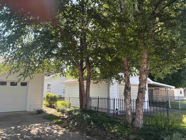 $139,900 | 853 Ridgeway Avenue, Vincennes, IN 47591