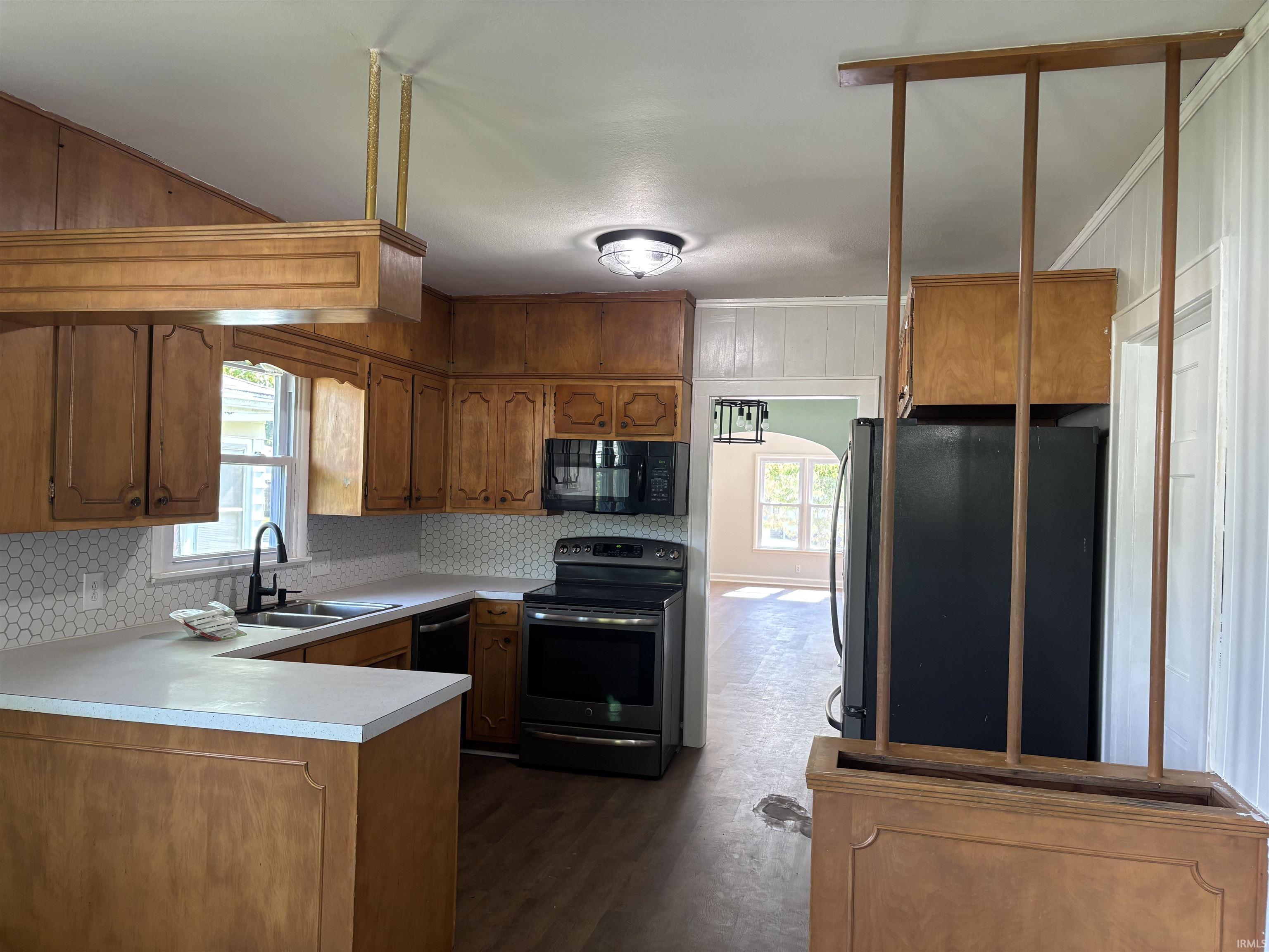 853 Ridgeway Avenue Vincennes, IN 47591 - Photo 3 of 26 Gallery Image 3