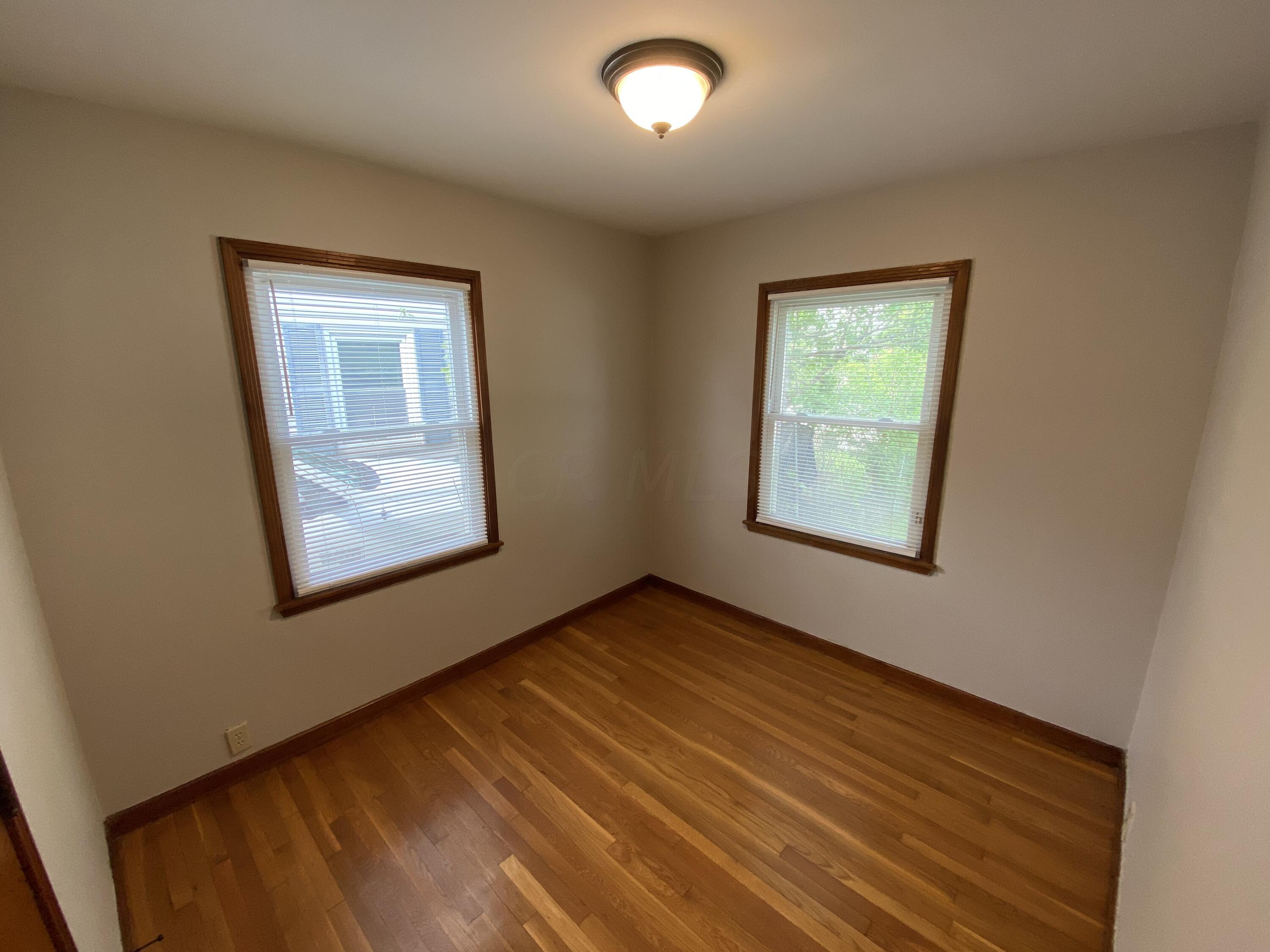 112 South Ashburton Road Columbus, OH 43213 - Photo 8 of 17 IMG_2427