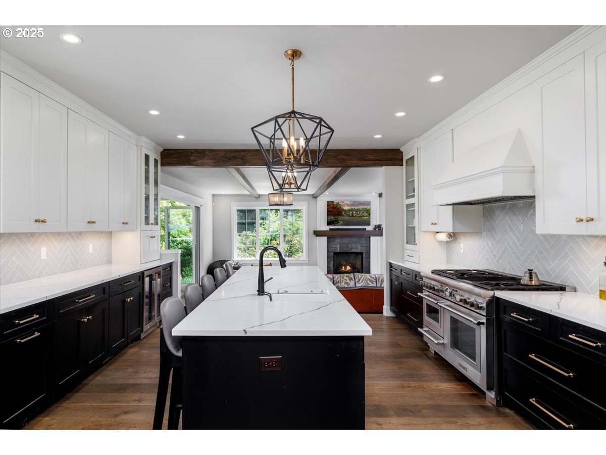 1051 Forest Meadows Way Lake Oswego, OR 97034 - Photo 11 of 48 Kitchen/Family Room