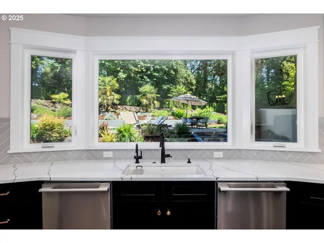 $4,200,000 | 1051 Forest Meadows Way, Lake Oswego, OR 97034