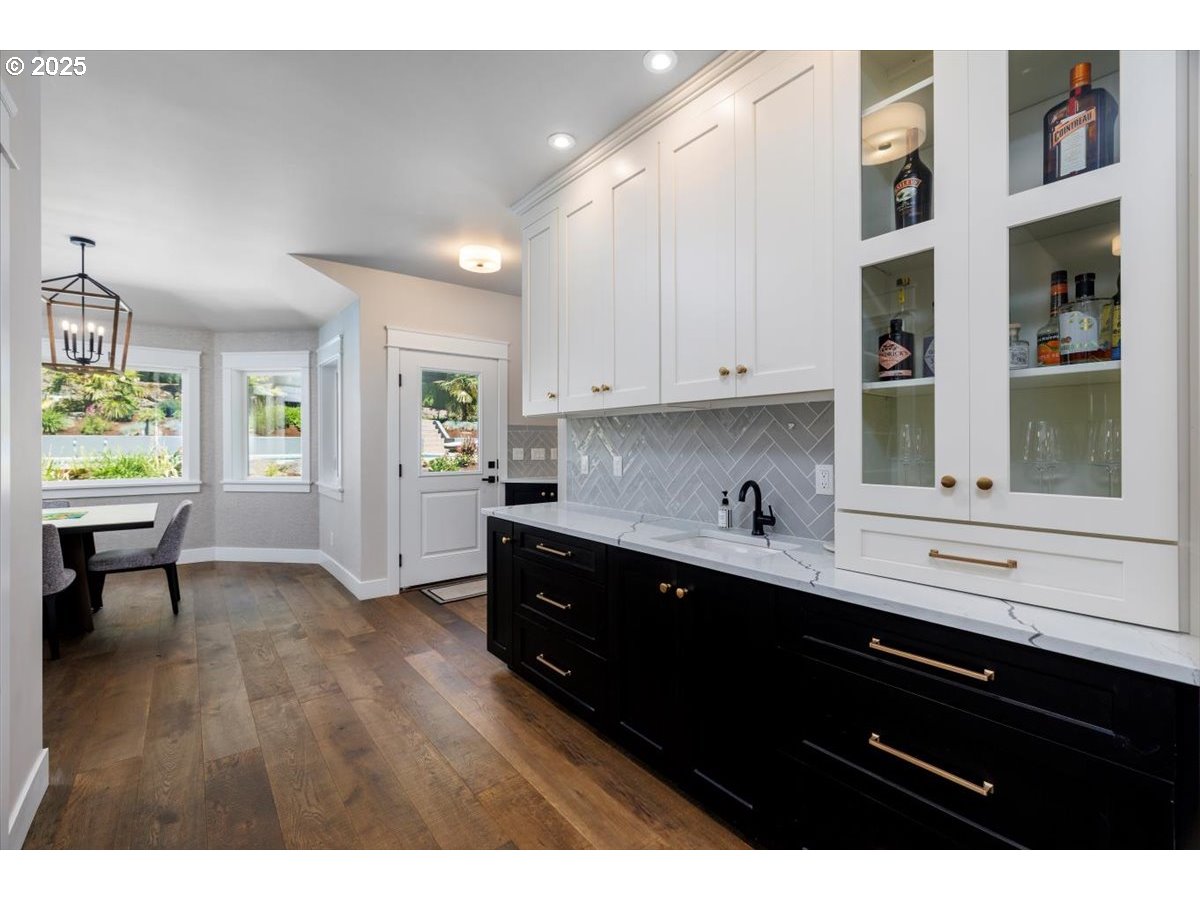 1051 Forest Meadows Way Lake Oswego, OR 97034 - Photo 14 of 48 Butler's Pantry