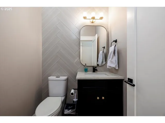 $4,200,000 | 1051 Forest Meadows Way, Lake Oswego, OR 97034