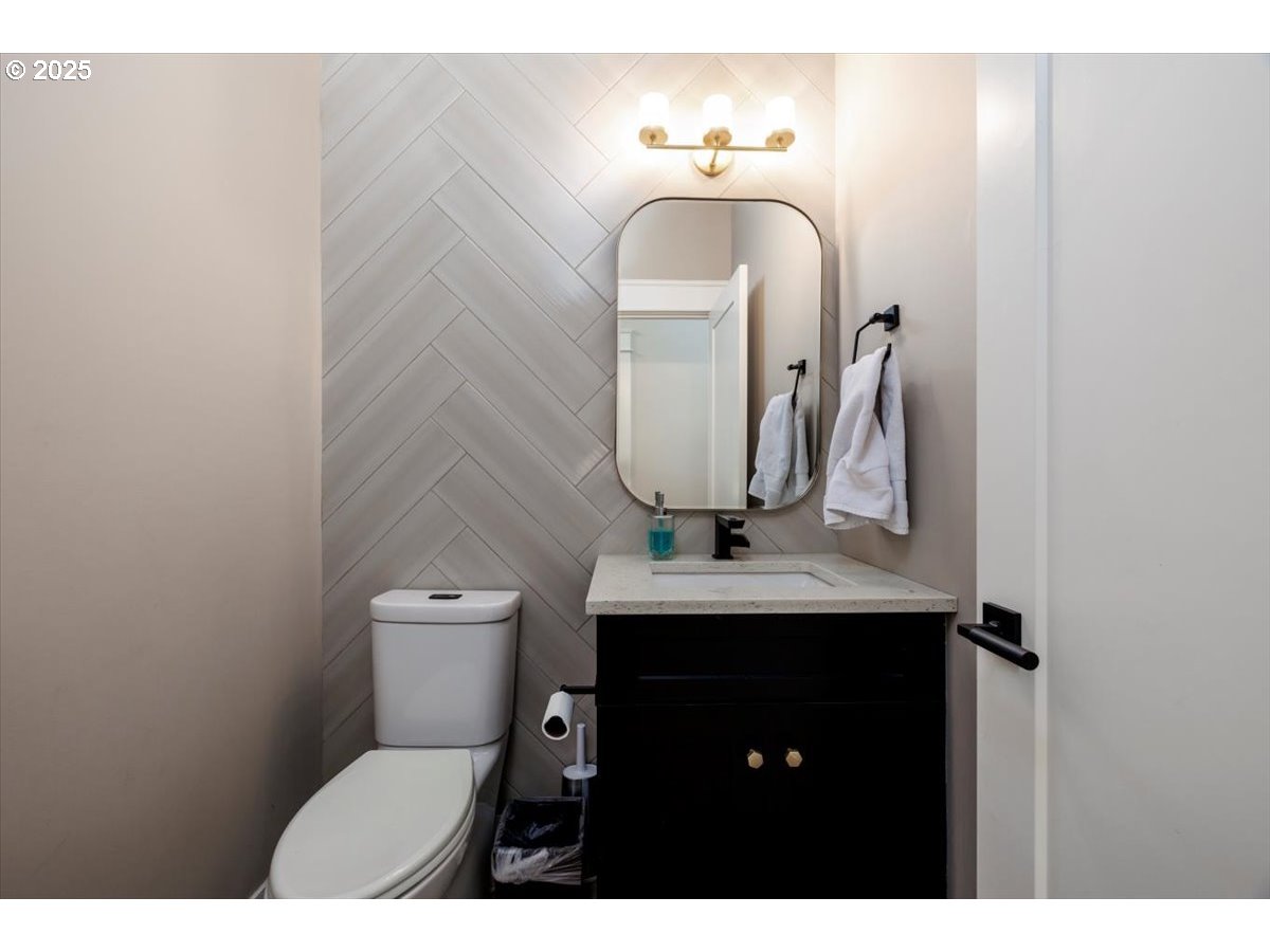 1051 Forest Meadows Way Lake Oswego, OR 97034 - Photo 18 of 48 Bathroom