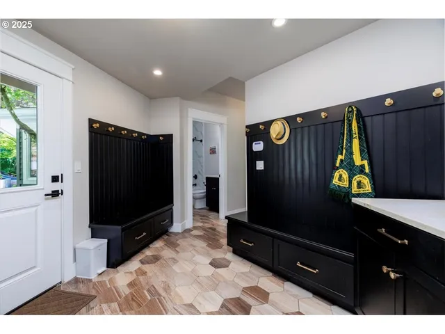 $4,200,000 | 1051 Forest Meadows Way, Lake Oswego, OR 97034