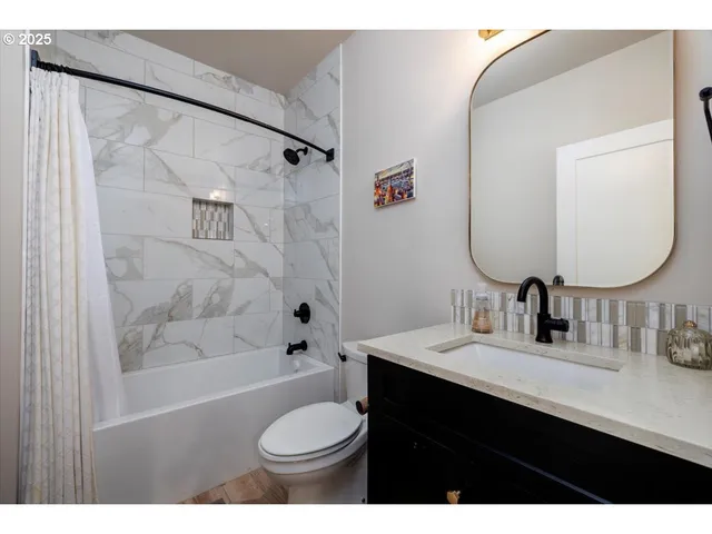 $4,200,000 | 1051 Forest Meadows Way, Lake Oswego, OR 97034