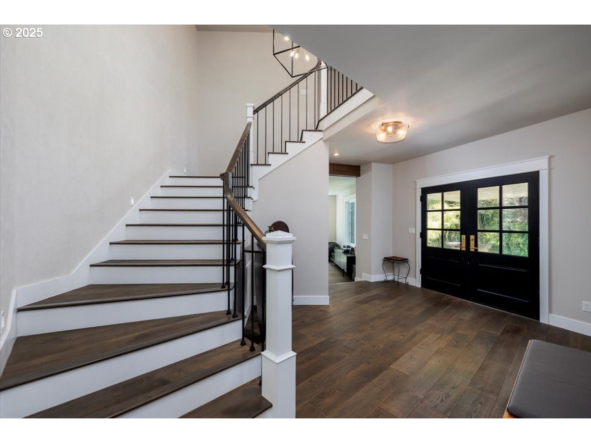 1051 Forest Meadows Way Lake Oswego, OR 97034 - Photo 22 of 48 Staircase