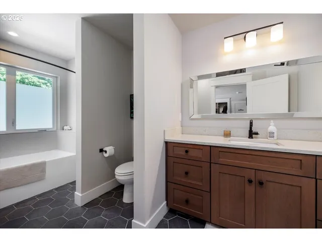 $4,200,000 | 1051 Forest Meadows Way, Lake Oswego, OR 97034