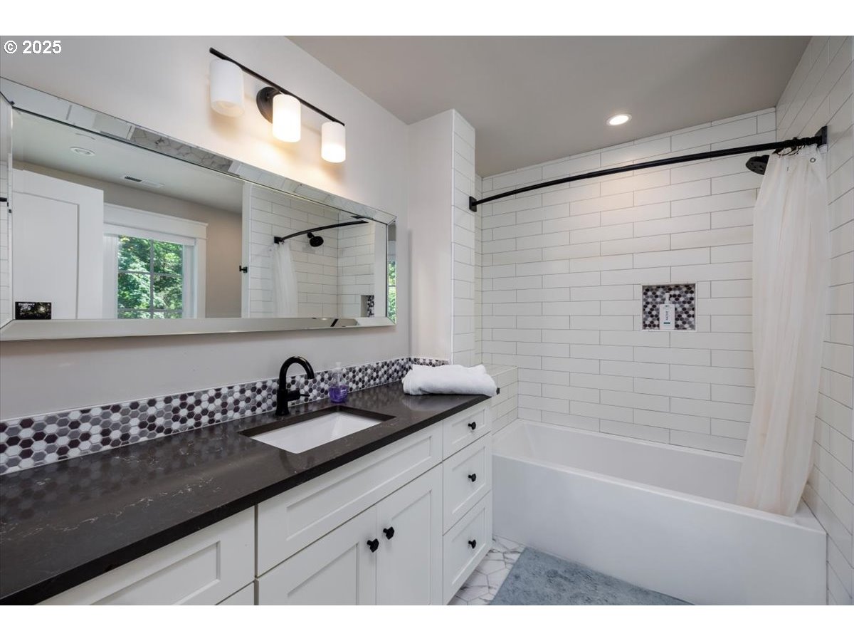 1051 Forest Meadows Way Lake Oswego, OR 97034 - Photo 32 of 48 Bathroom, Attached