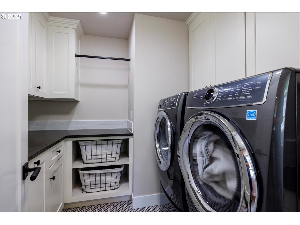 1051 Forest Meadows Way Lake Oswego, OR 97034 - Photo 34 of 48 Laundry