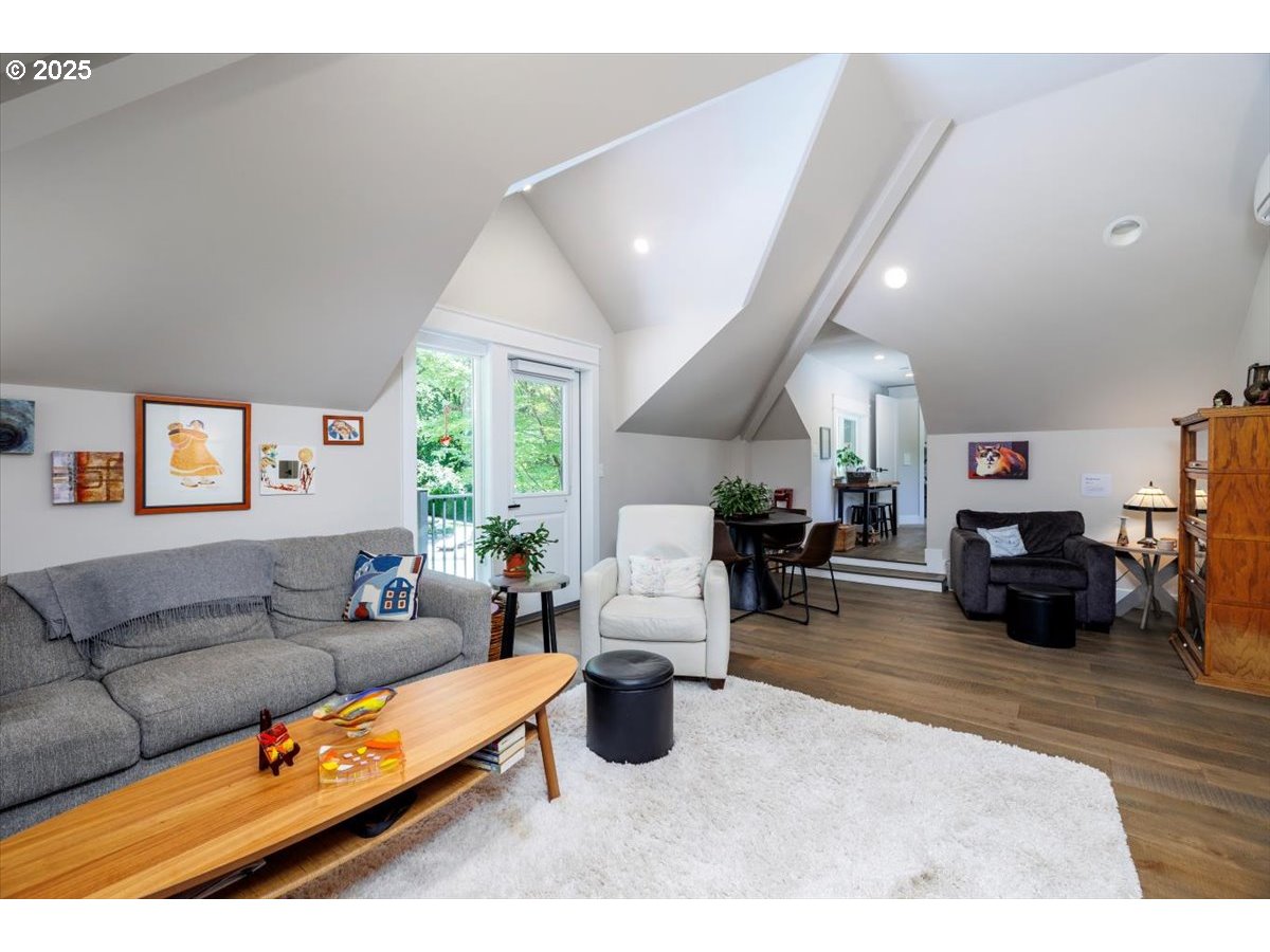 1051 Forest Meadows Way Lake Oswego, OR 97034 - Photo 36 of 48 Separate Living Quarters