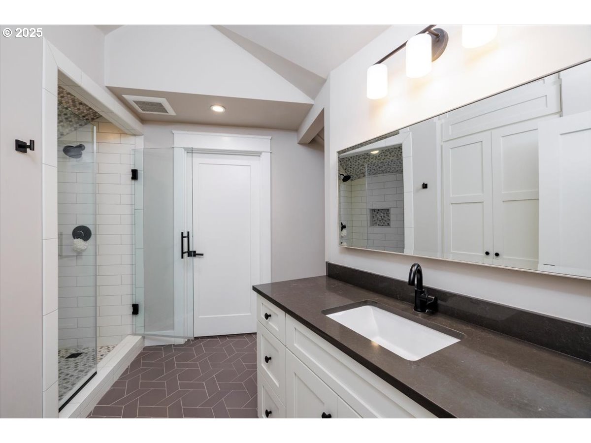 1051 Forest Meadows Way Lake Oswego, OR 97034 - Photo 39 of 48 Bathroom