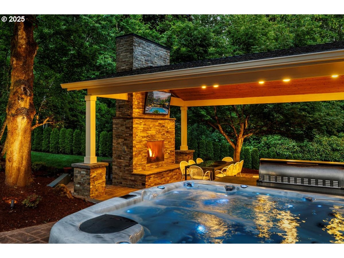 1051 Forest Meadows Way Lake Oswego, OR 97034 - Photo 43 of 48 Hot Tub