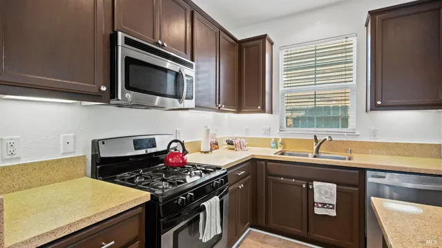 $575,000 | 915 Liberty Drive, Suisun City, CA 94585