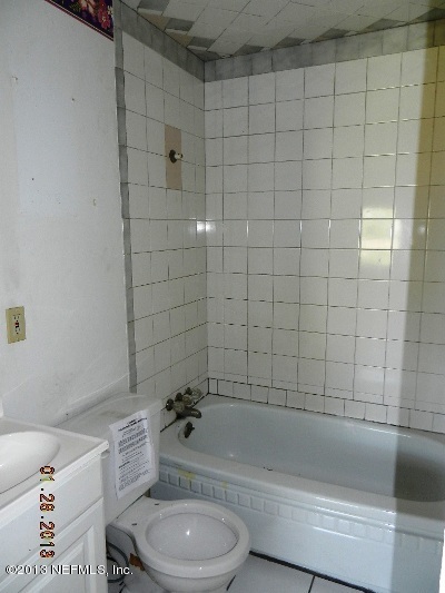 326 Bird Road Jacksonville, FL 32218 - Photo 3 of 12 bathroom 1