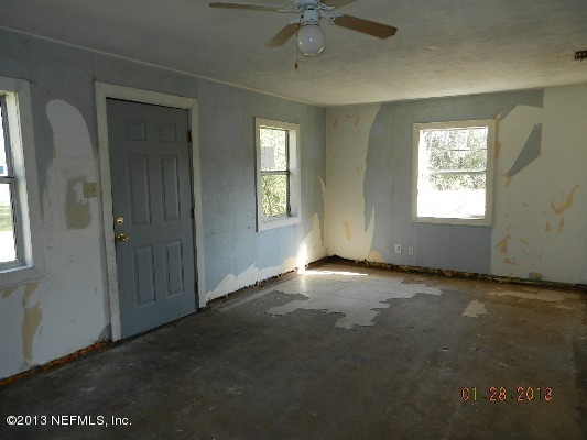326 Bird Road Jacksonville, FL 32218 - Photo 10 of 12 living room