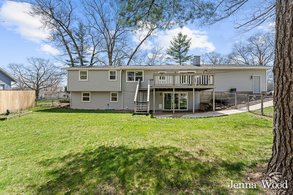 1582 Dykstra Road Muskegon, MI 49445 - Photo 2 of 32 1582DykstraRd08Lores