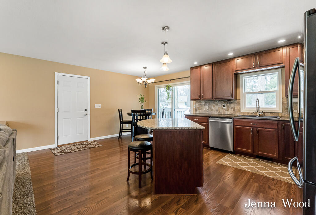 1582 Dykstra Road Muskegon, MI 49445 - Photo 3 of 32 1582DykstraRd15Lores