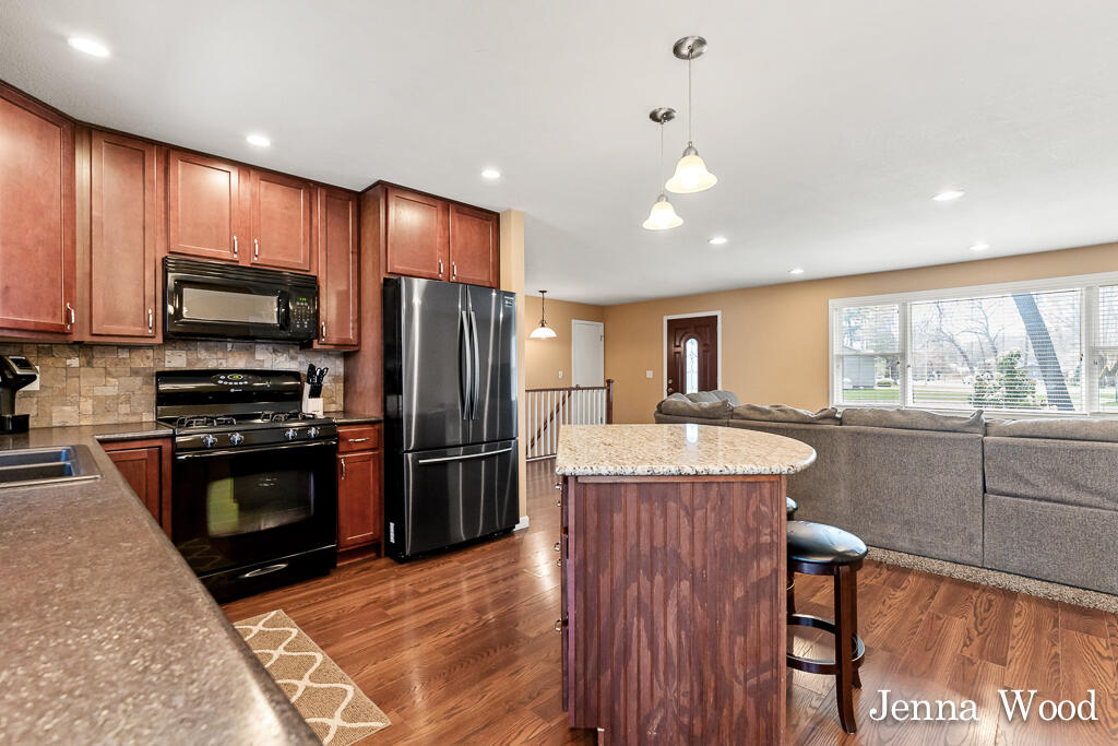 1582 Dykstra Road Muskegon, MI 49445 - Photo 4 of 32 1582DykstraRd14Lores