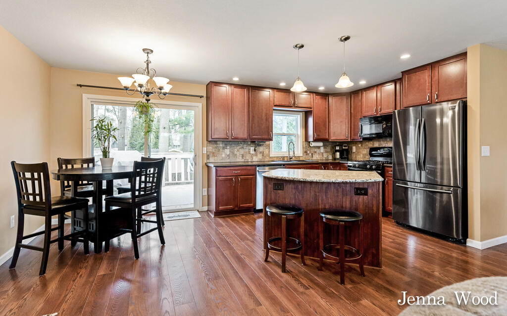 1582 Dykstra Road Muskegon, MI 49445 - Photo 5 of 32 1582DykstraRd16Lores