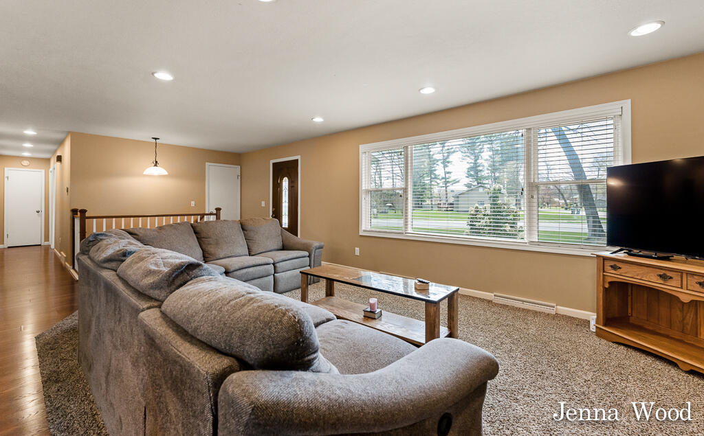 1582 Dykstra Road Muskegon, MI 49445 - Photo 7 of 32 1582DykstraRd12Lores