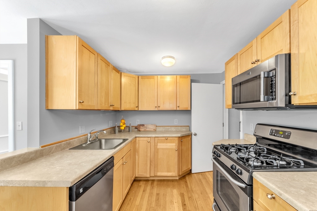 104 Hooper Road, Unit 104 Dedham, MA 02026 - Photo 6 of 21