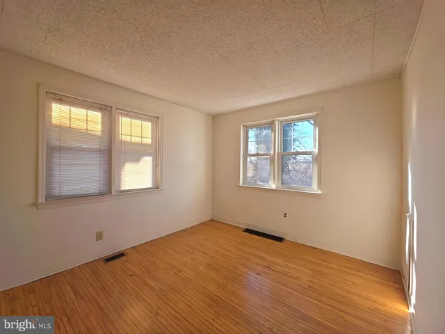 a view of empty room with window