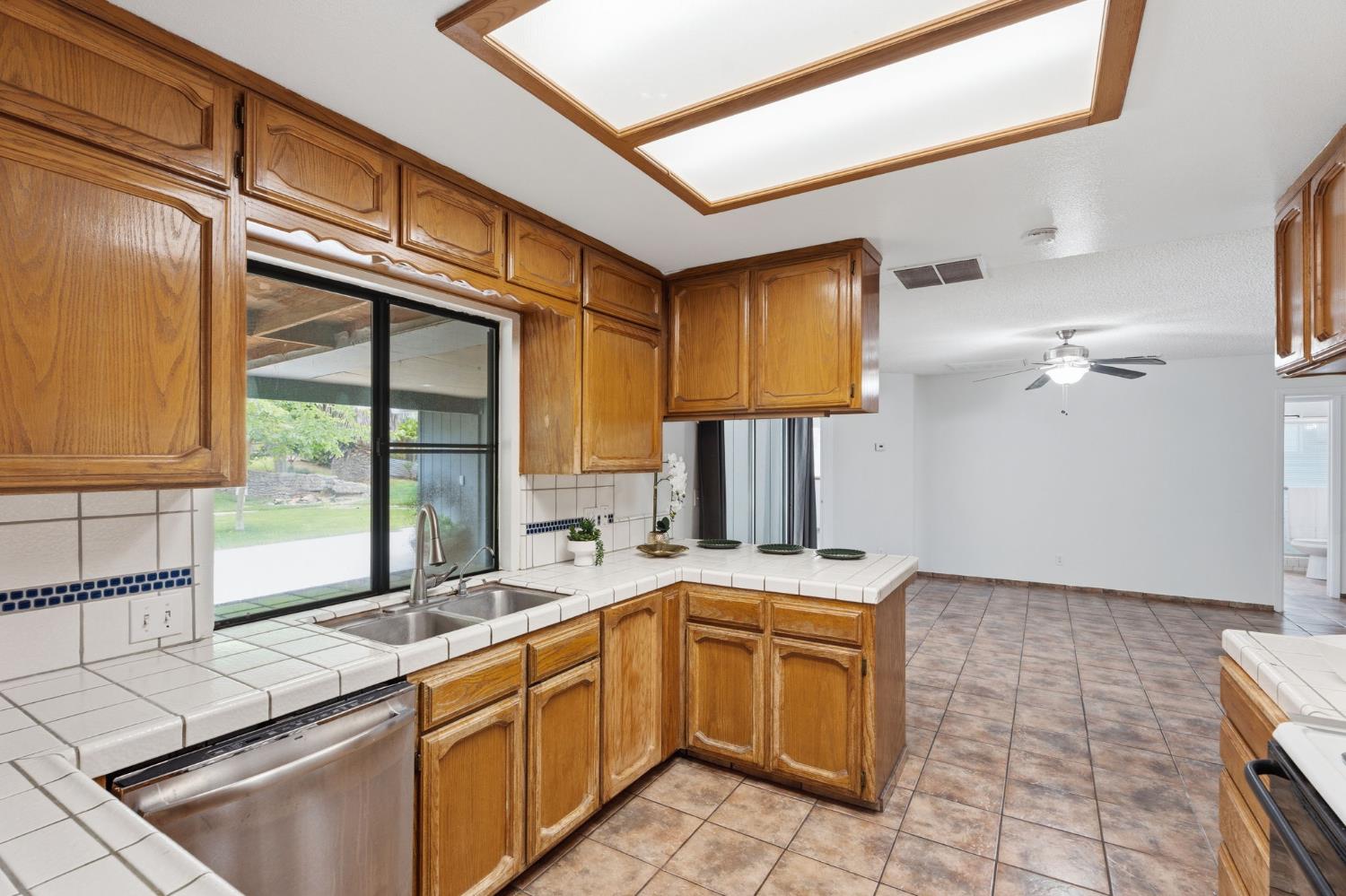 18839 Shell Drive Madera, CA 93638 - Photo 10 of 45