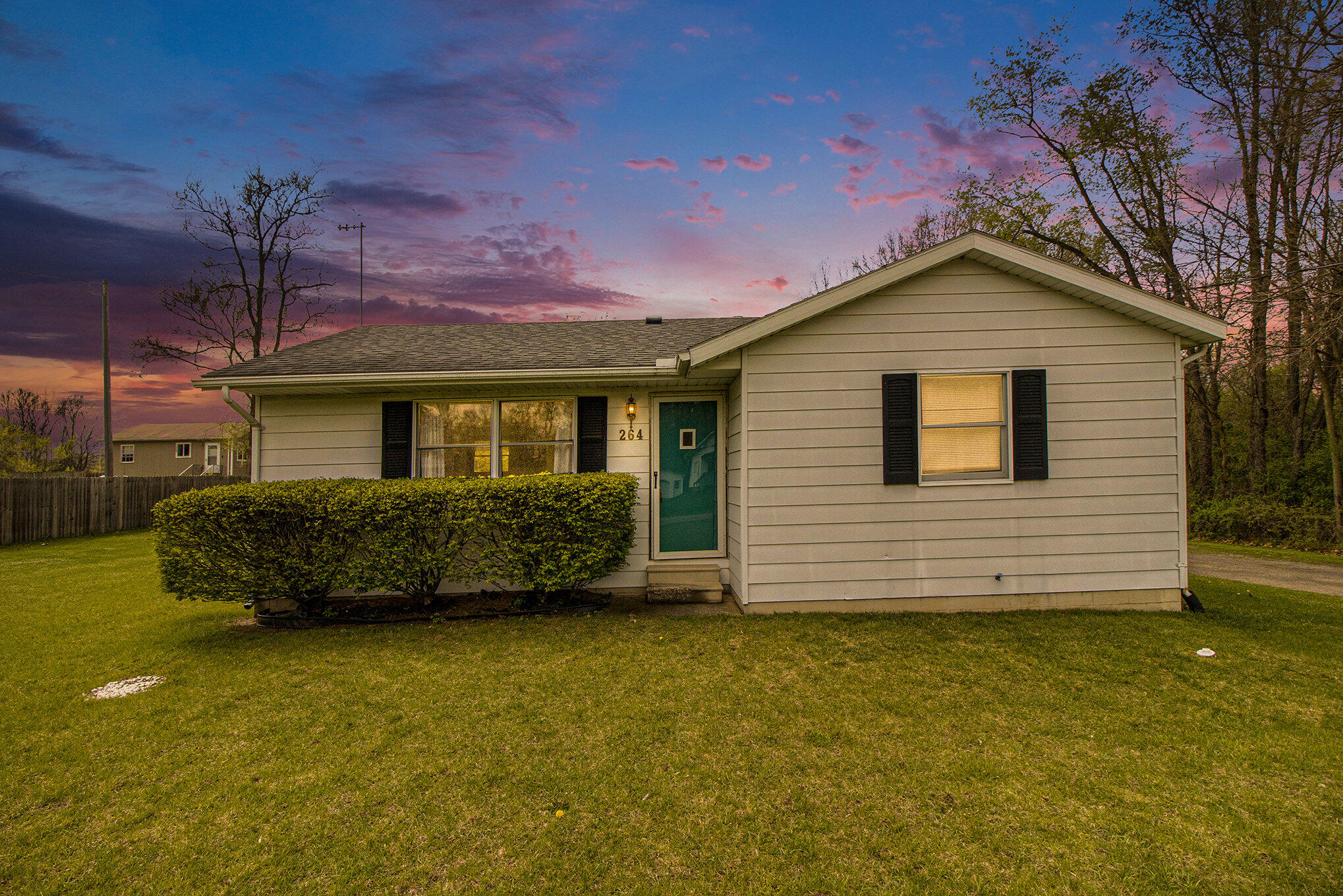 264 South Sutton Road Jackson, MI 49203 - Photo 1 of 16 001_img_6327-twilight