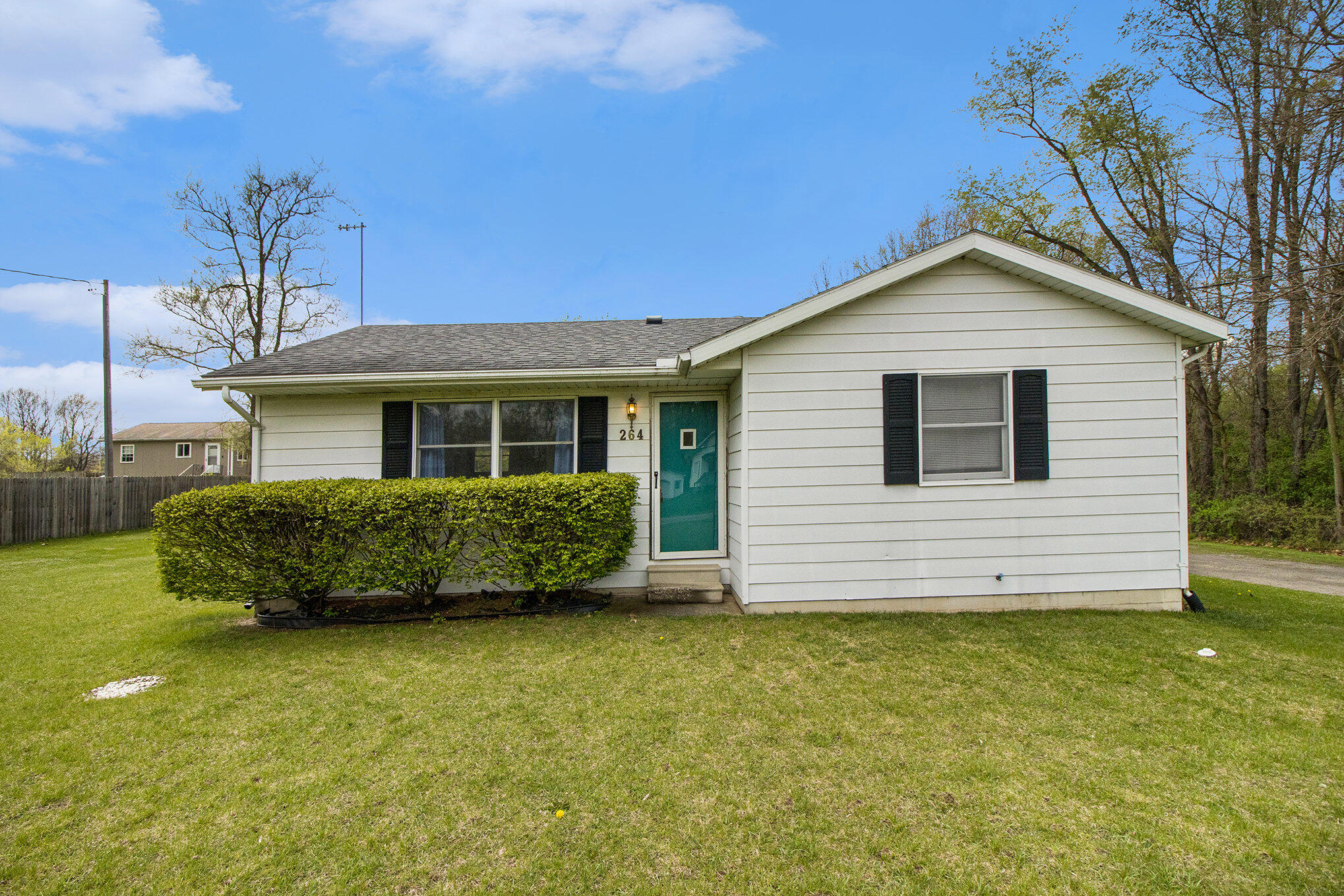 264 South Sutton Road Jackson, MI 49203 - Photo 2 of 16 002_img_6327