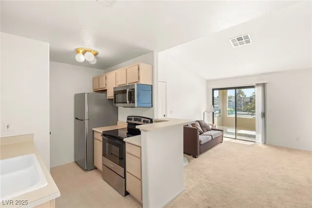 $1,050 | 5211 South Lindell Road, Unit 203, Las Vegas, NV 89118