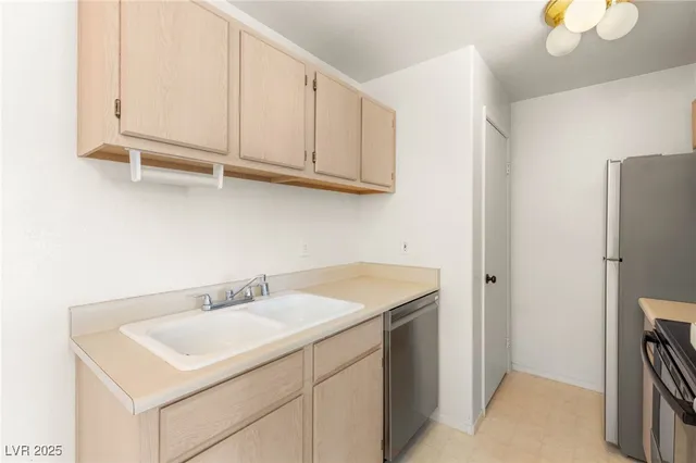 $1,050 | 5211 South Lindell Road, Unit 203, Las Vegas, NV 89118