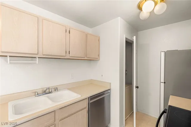 $1,050 | 5211 South Lindell Road, Unit 203, Las Vegas, NV 89118