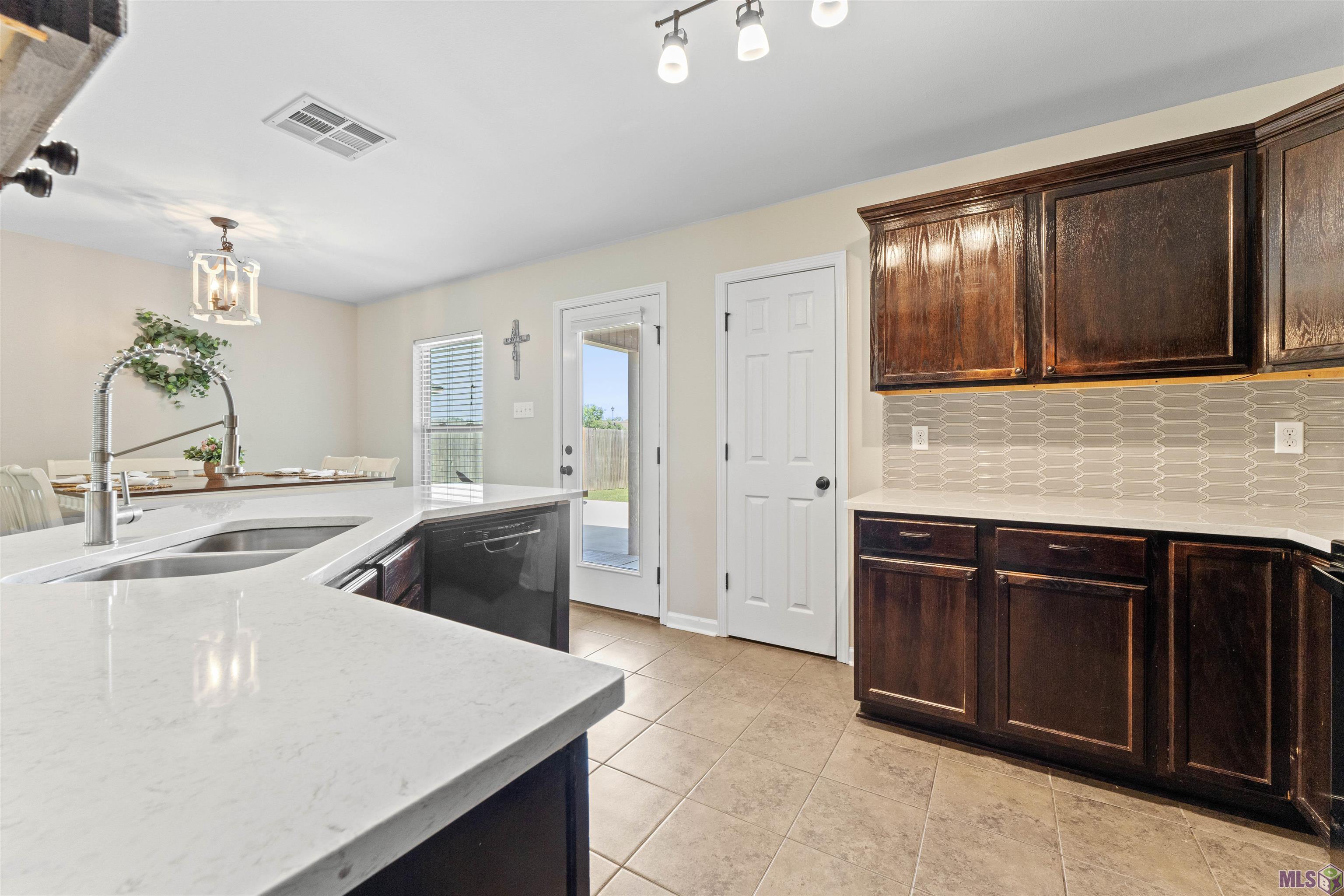 11471 Rosedale Avenue Denham Springs, LA 70726 - Photo 9 of 21 Gallery Image 9