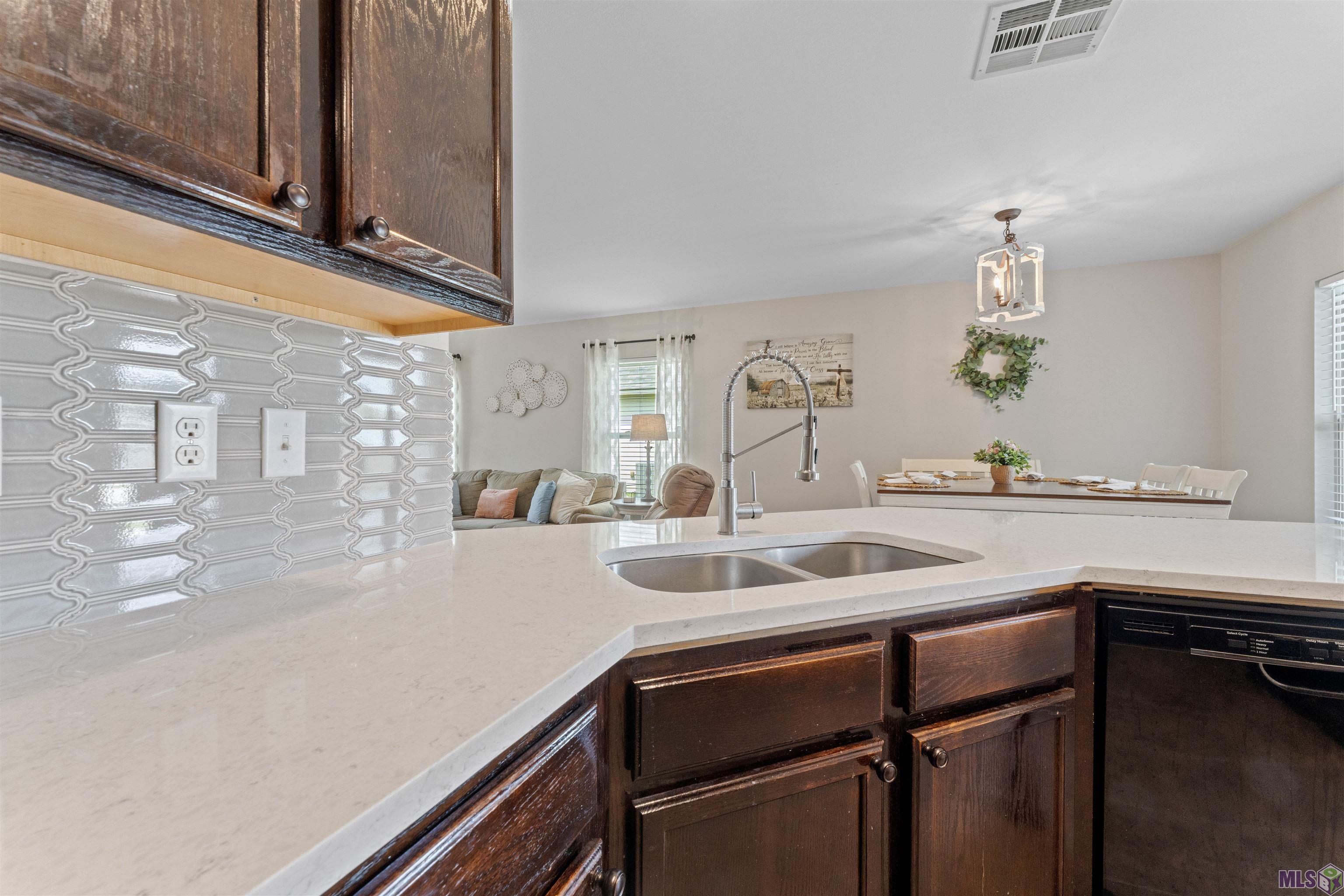 11471 Rosedale Avenue Denham Springs, LA 70726 - Photo 10 of 21 Gallery Image 10