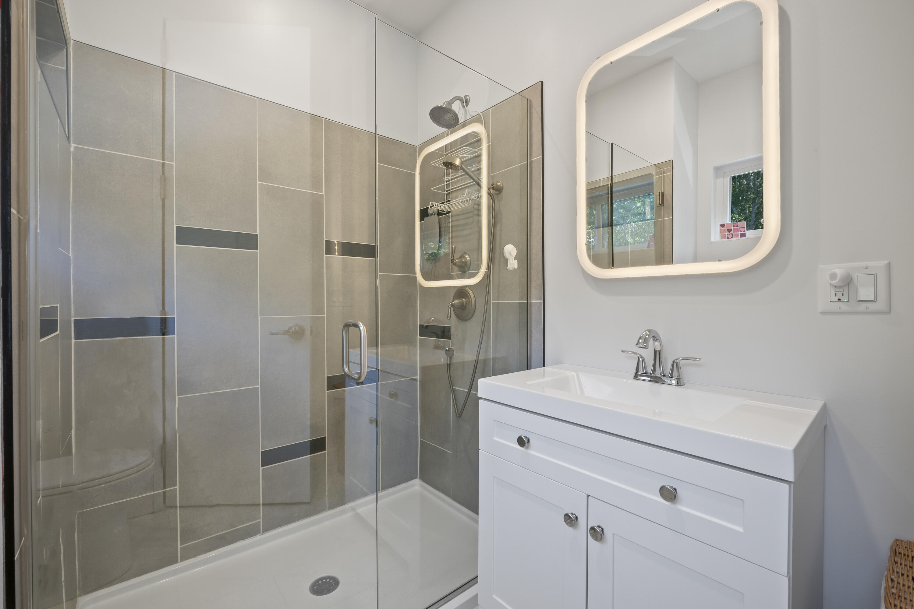 36 Tall Pines Road Scarborough, ME 04074 - Photo 16 of 43 Primary Bedroom Bath
