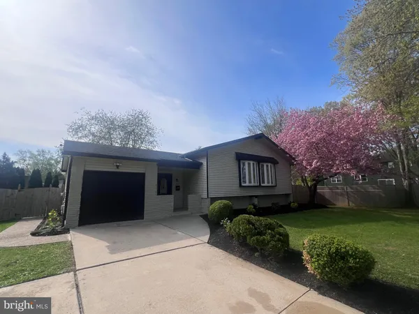 $674,900 | 122 Oxford Place, Mount Laurel, NJ 08054