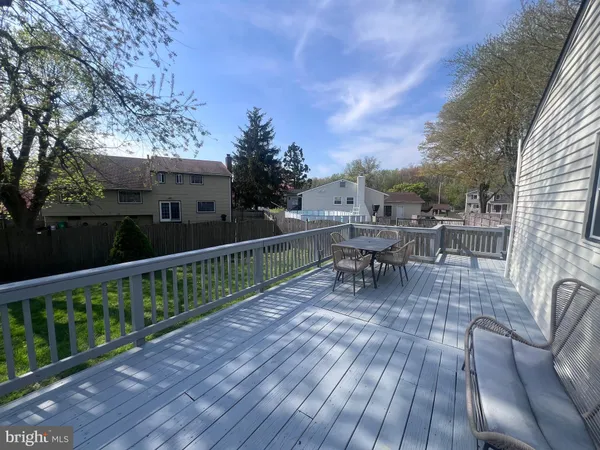 $674,900 | 122 Oxford Place, Mount Laurel, NJ 08054