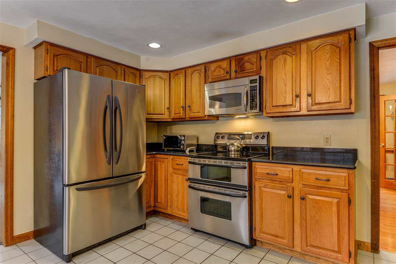 21 Rollins Farm Road Stratham, NH 03885 - Photo 8 of 39