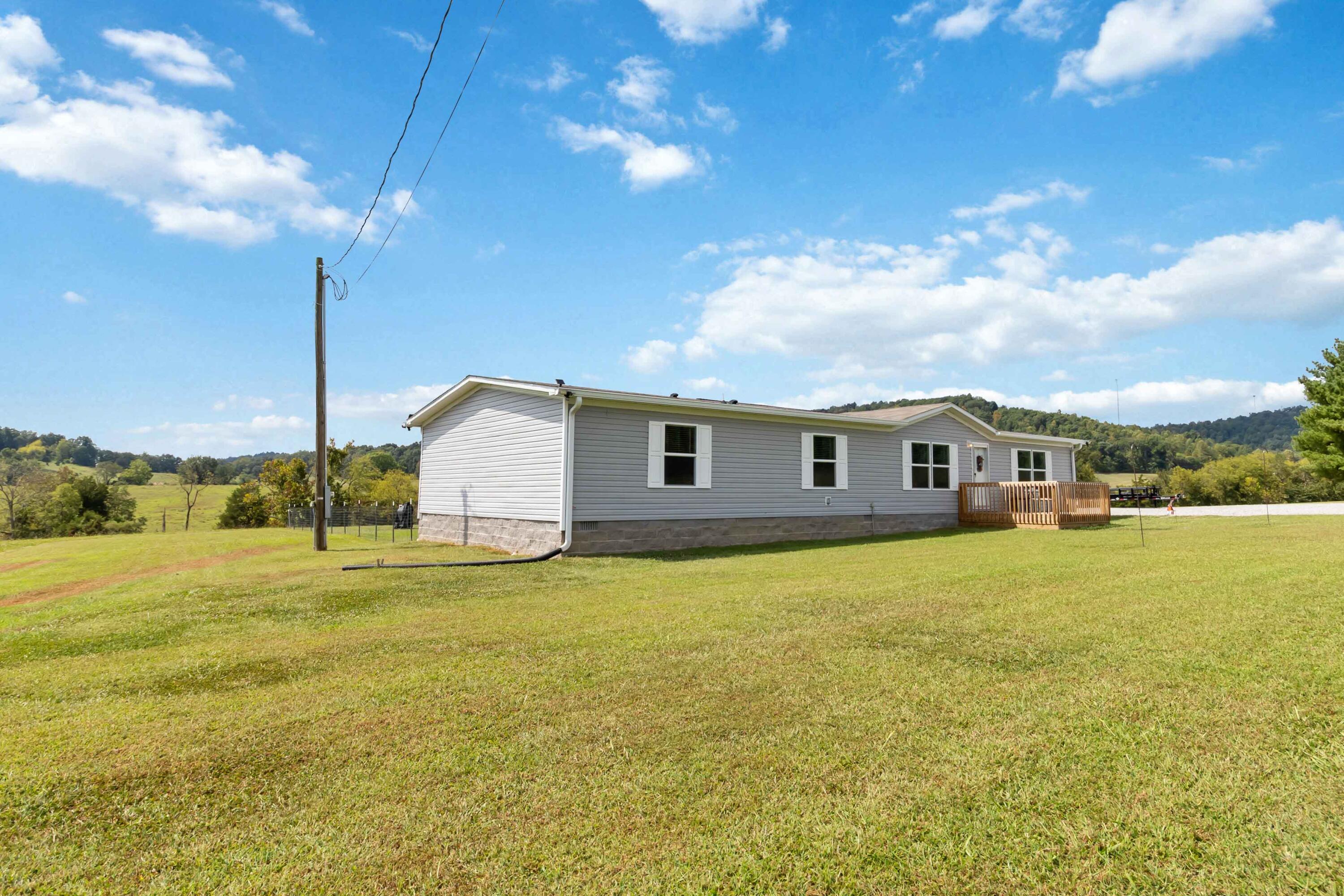 1649 James Road Somerset, KY 42501 - Photo 4 of 49 003